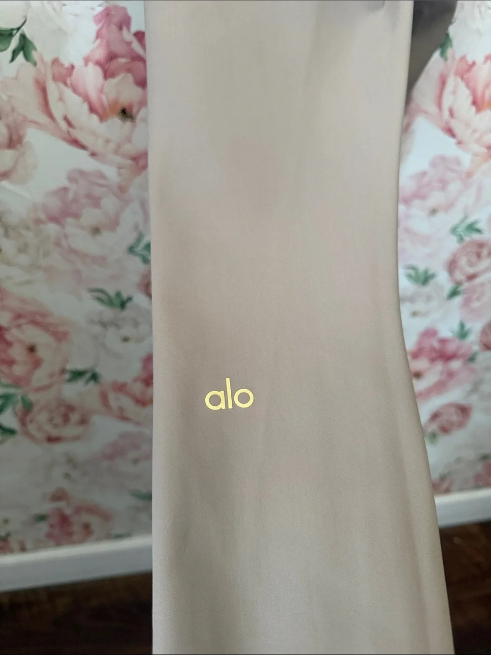 Alo Yoga Vapor Legging Taupe Gravel GOLD SYMBOL Stripe High Waist size XXS 28”